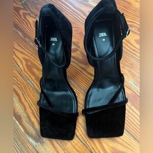 Black velvet Zara heels